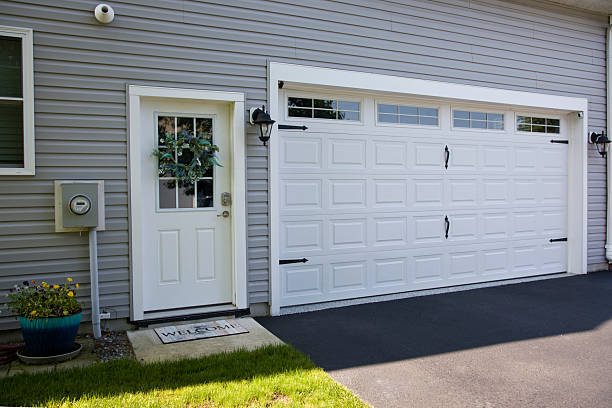 24/7 Emergency Garage Door Panel Replacement experts in Doe Valley, KY